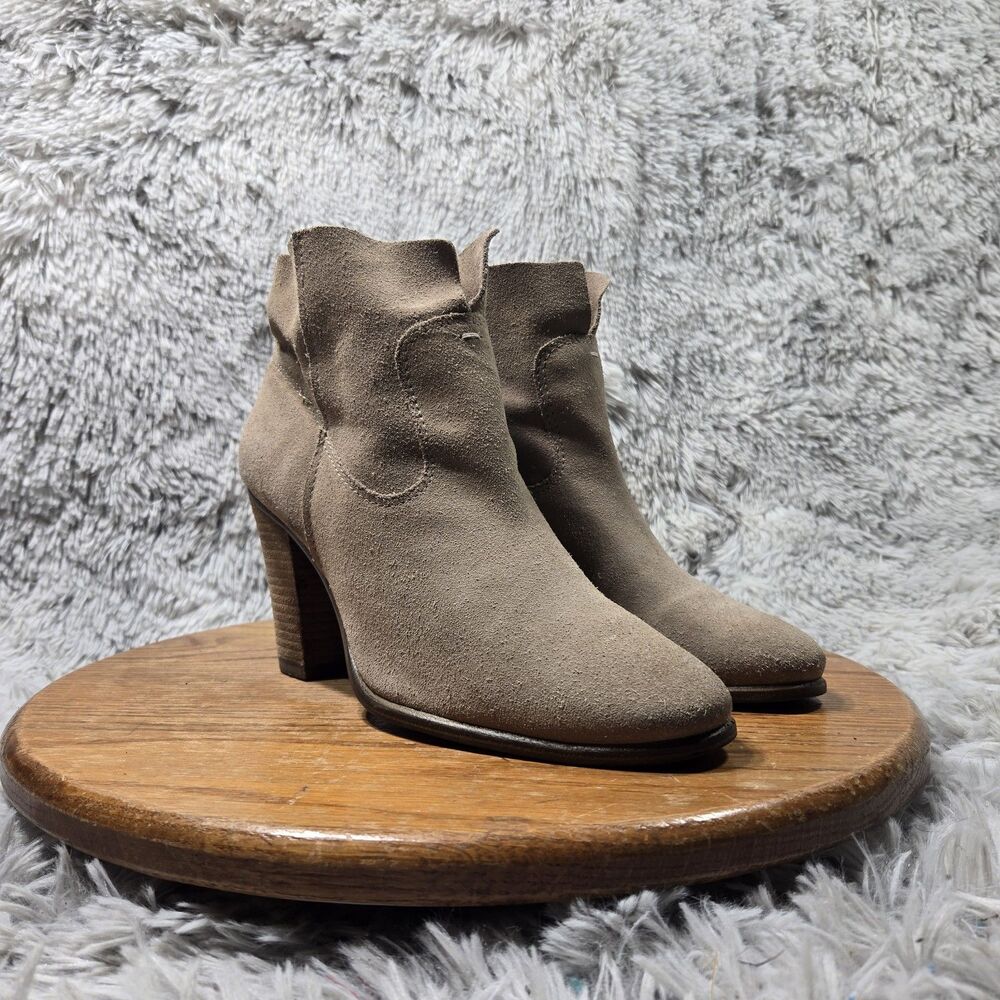 Vince Camuto Feina Ankle Boots Women Size 8.5 Khaki Tan Suede Bootie Retail $159
